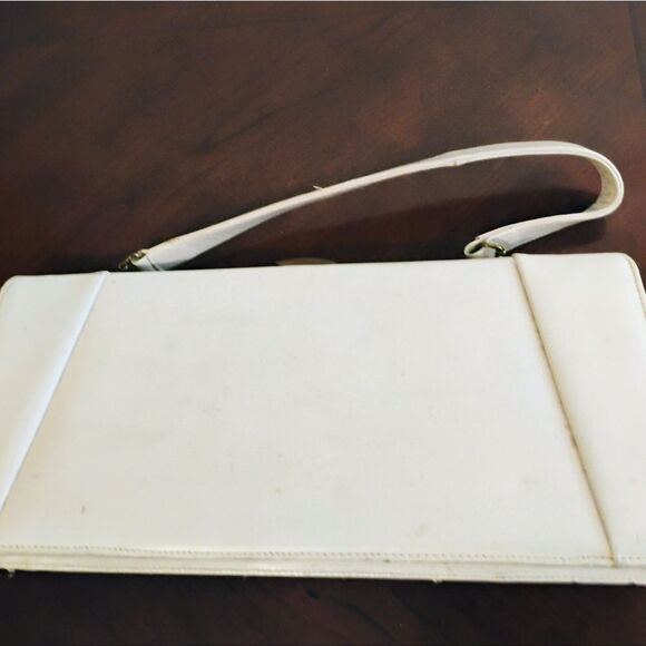 White Structured Clutch with Geometric Design - Picture 7 of 12